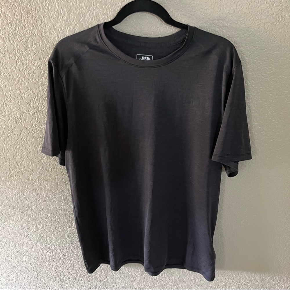 Men’s North Face flash dry sport t shirt size L, purchased, washed & never worn